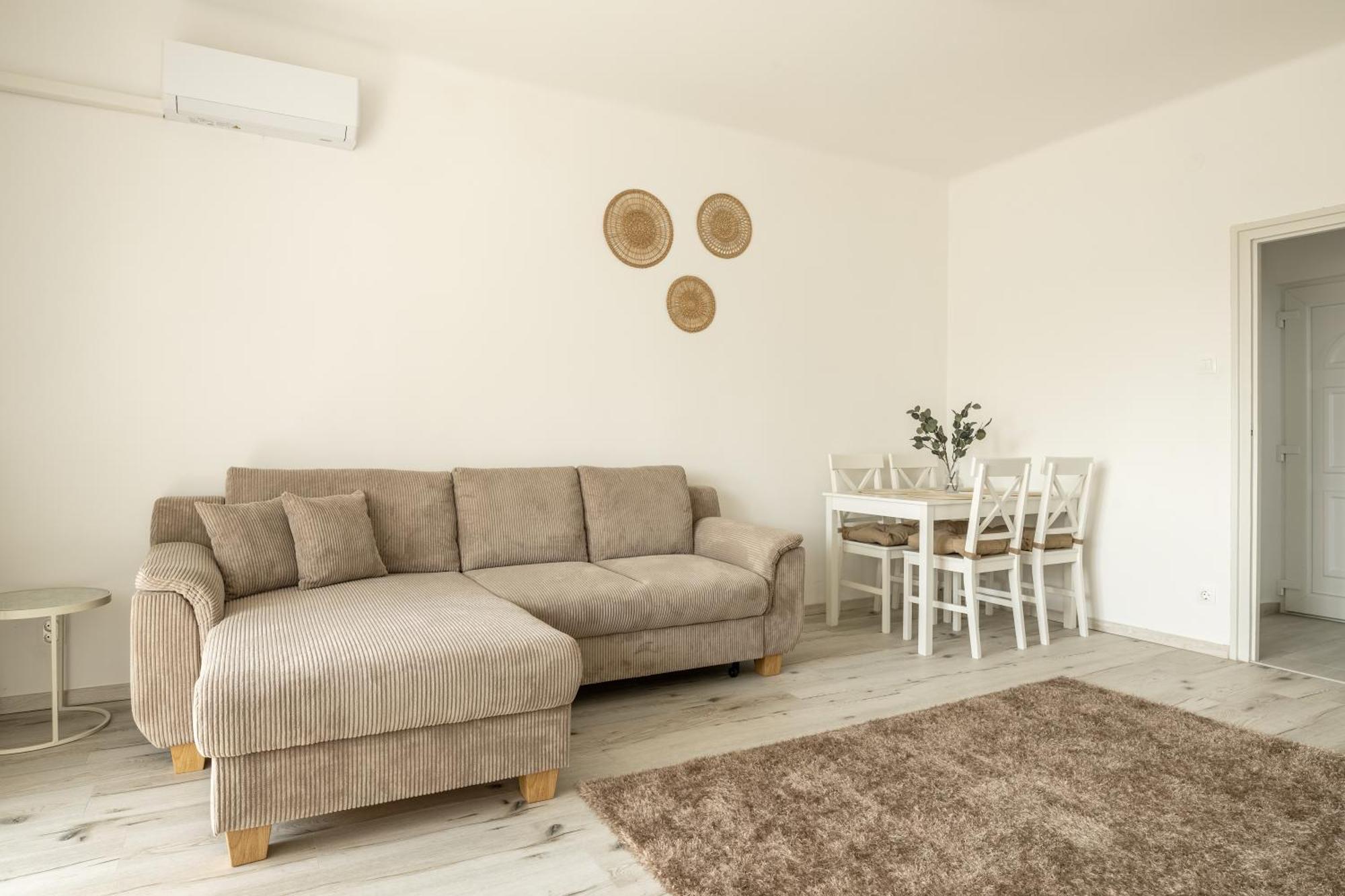 Malompark Apartman With Free Parking Debreczyn Zewnętrze zdjęcie