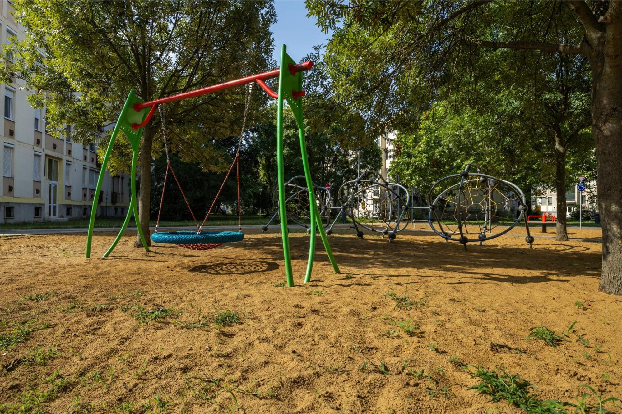 Malompark Apartman With Free Parking Debreczyn Zewnętrze zdjęcie